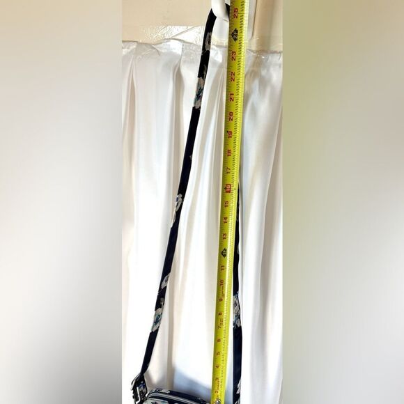 Floral Vera Bradley Crossbody Bag in Navy Blue NWT - Picture 9 of 13